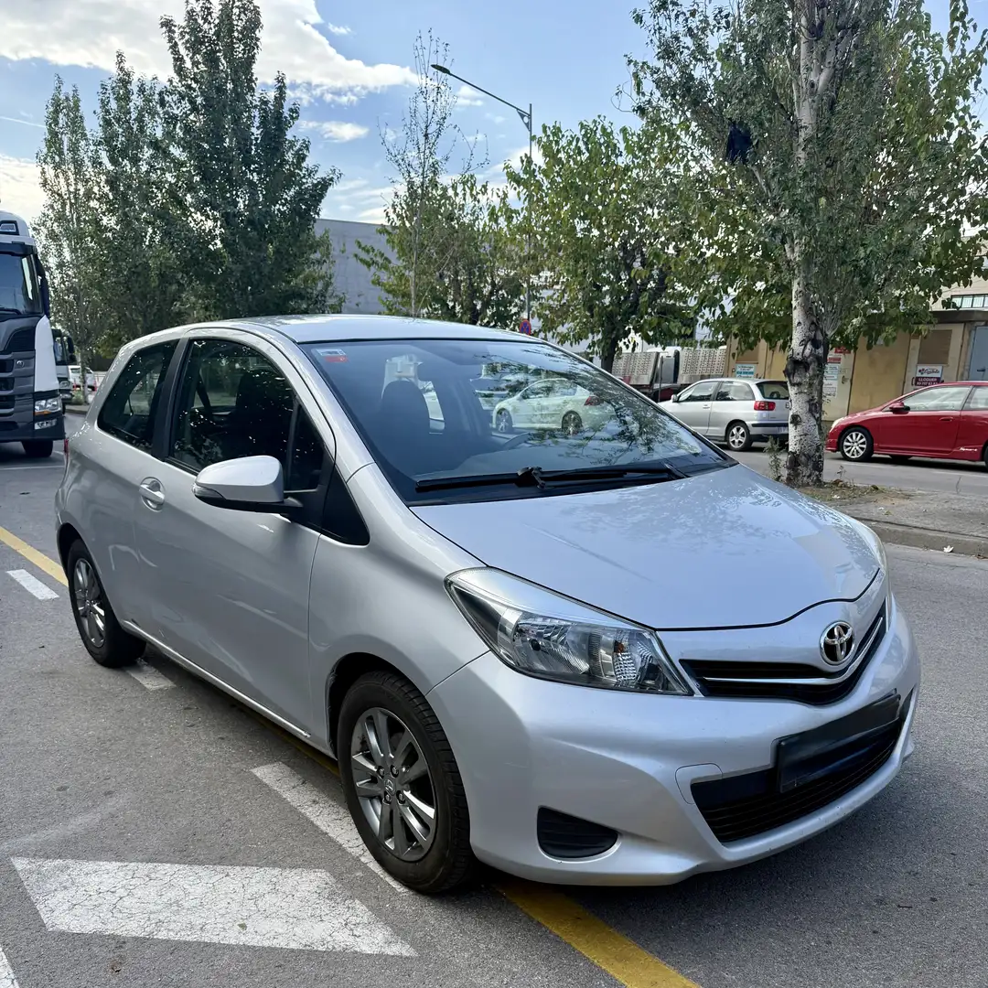 Toyota Yaris 1.3 VVT-i Connect - 1