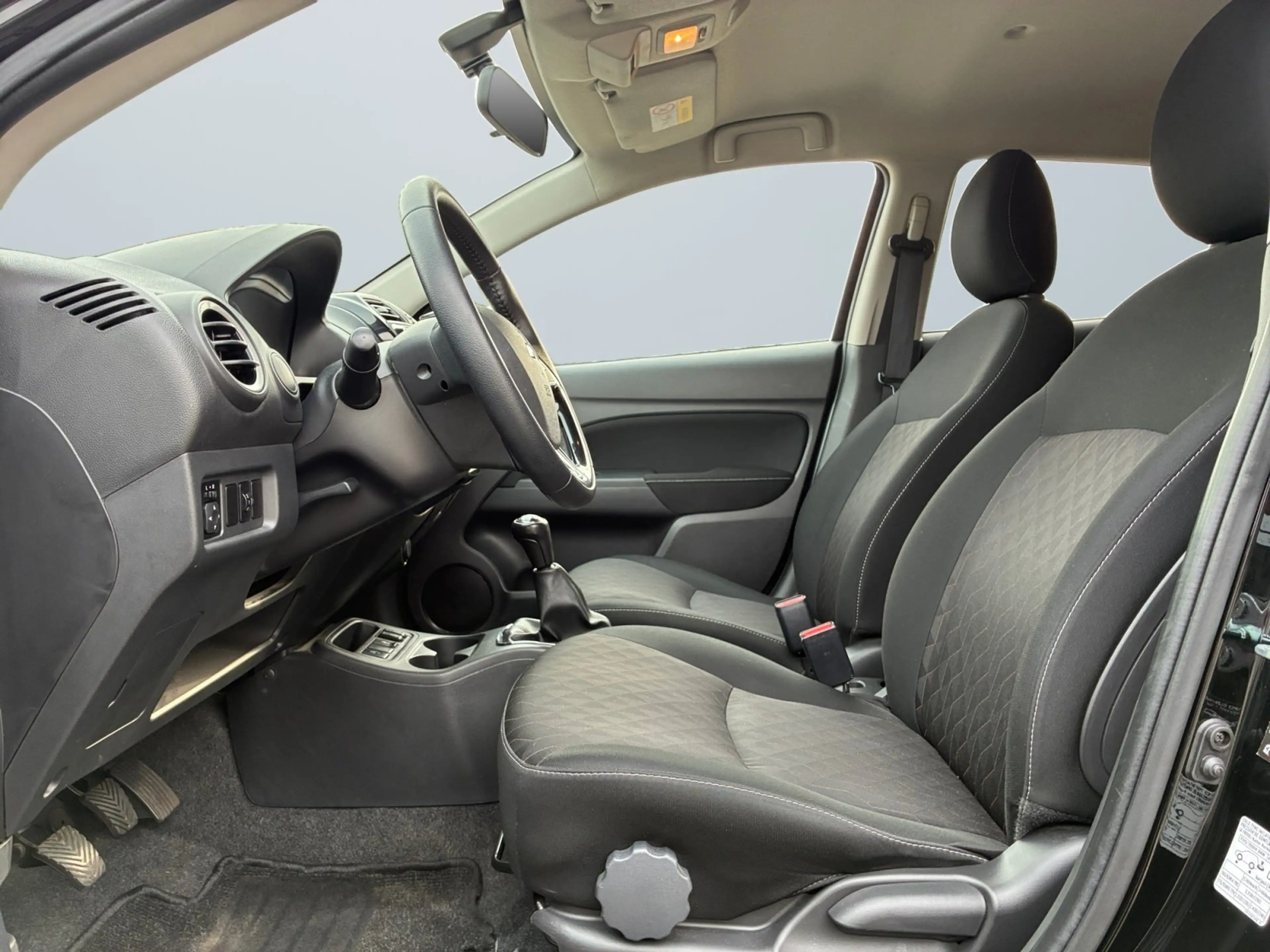 Mitsubishi Space Star Select+ 1,2 l MIVEC Tempomat Sitzhzg. — photo 7