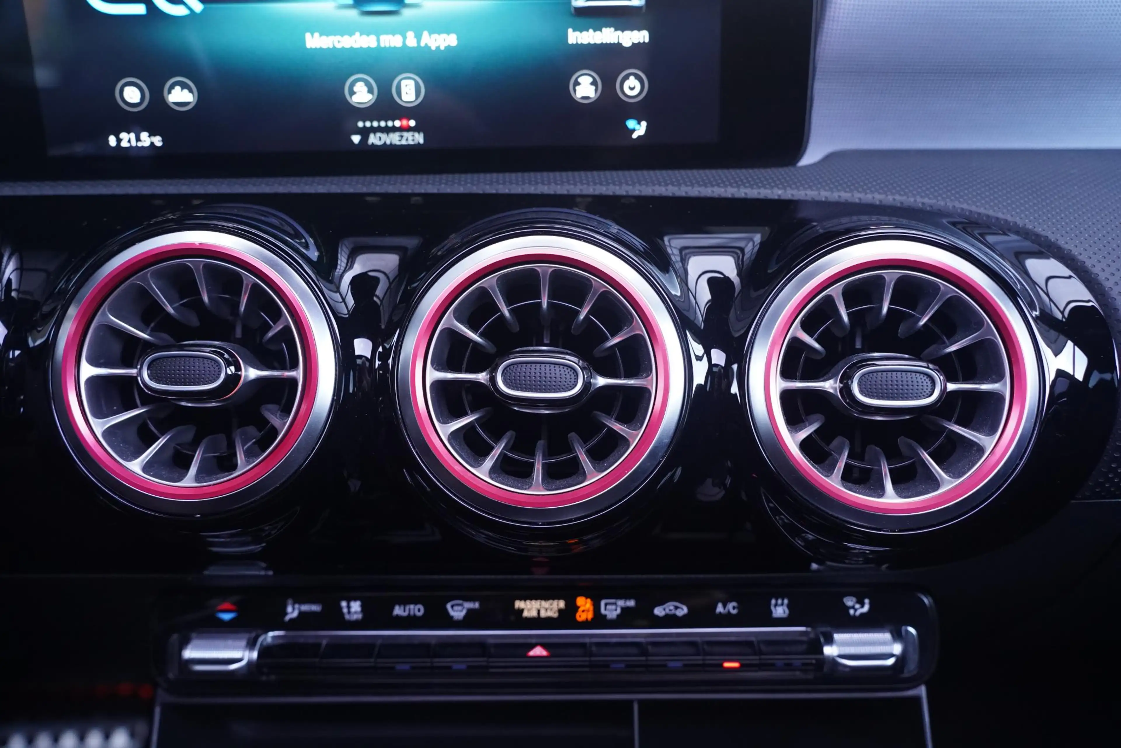 Mercedes-Benz CLA 250 Shooting Brake e Business Solution AMG Limited SOH — photo 42