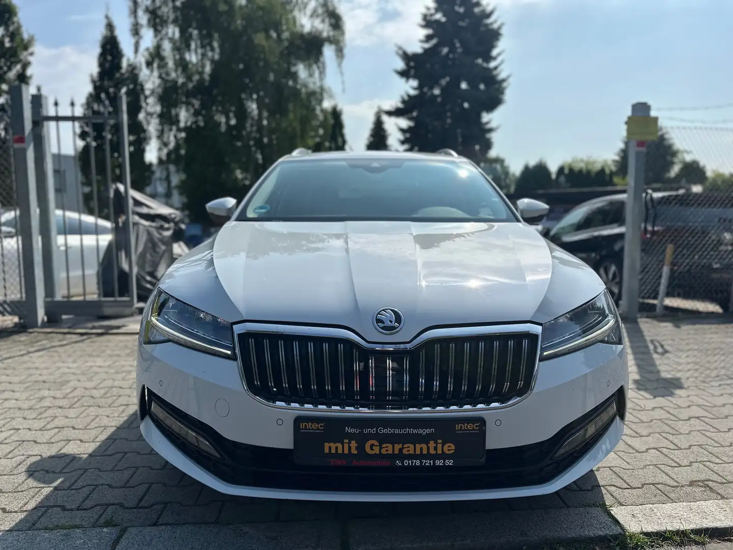 Skoda Superb Ambition,AUTOMATIK,VIRTUAL COCKPIT,LED,KAMERA,TOP! Weiß - 2