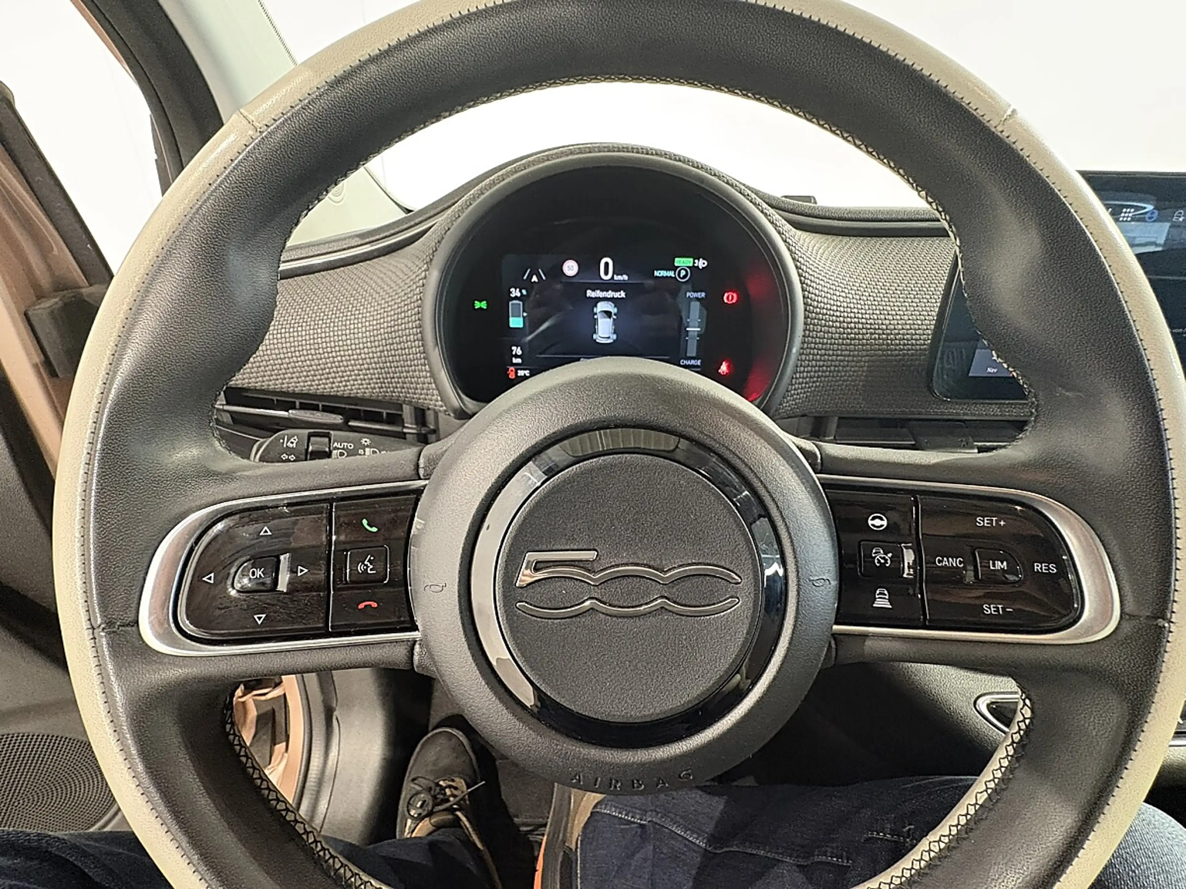 Fiat 500e 500 Elektro La Prima 3+1 42 kWh — photo 14