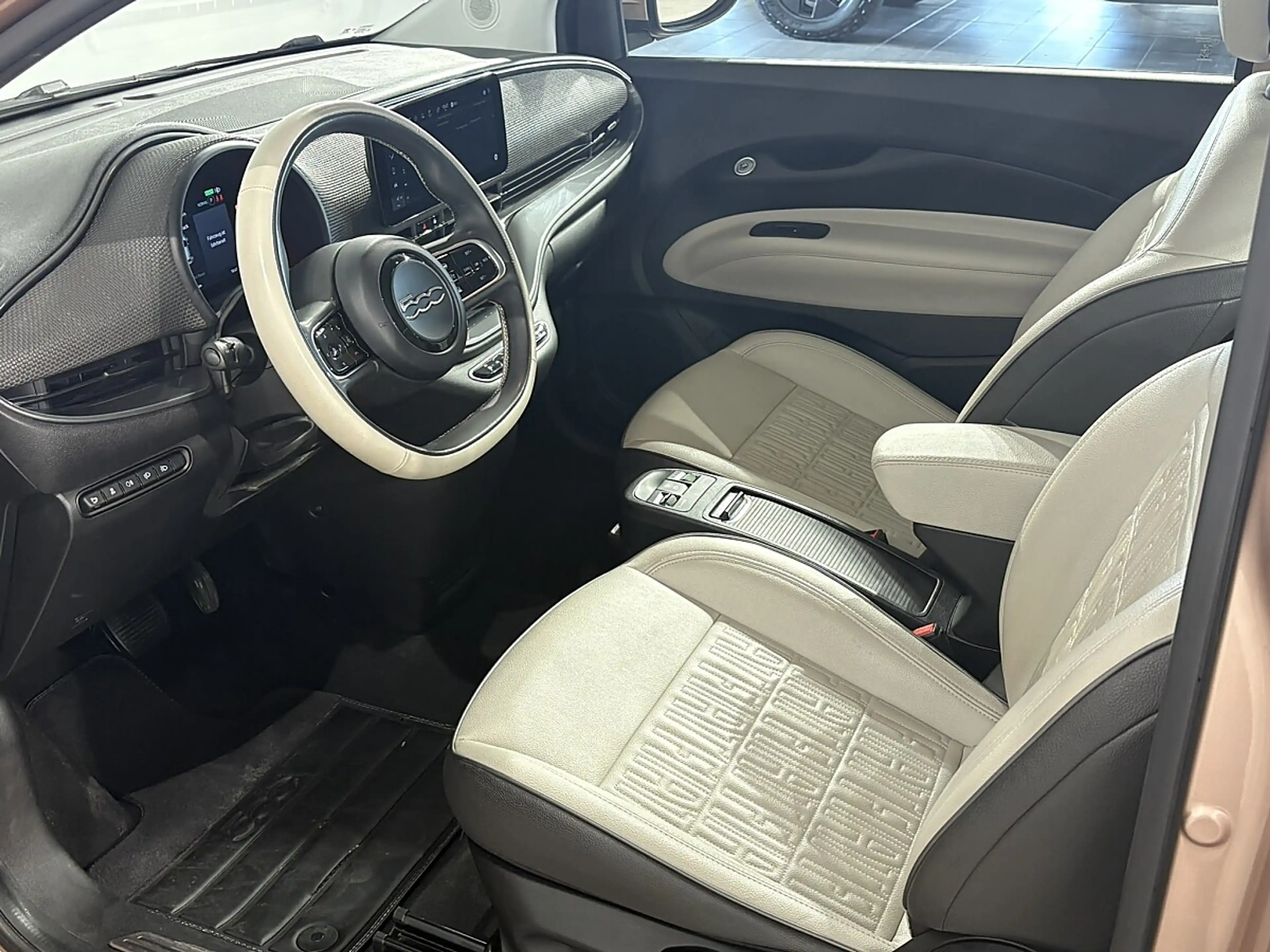 Fiat 500e 500 Elektro La Prima 3+1 42 kWh — photo 10