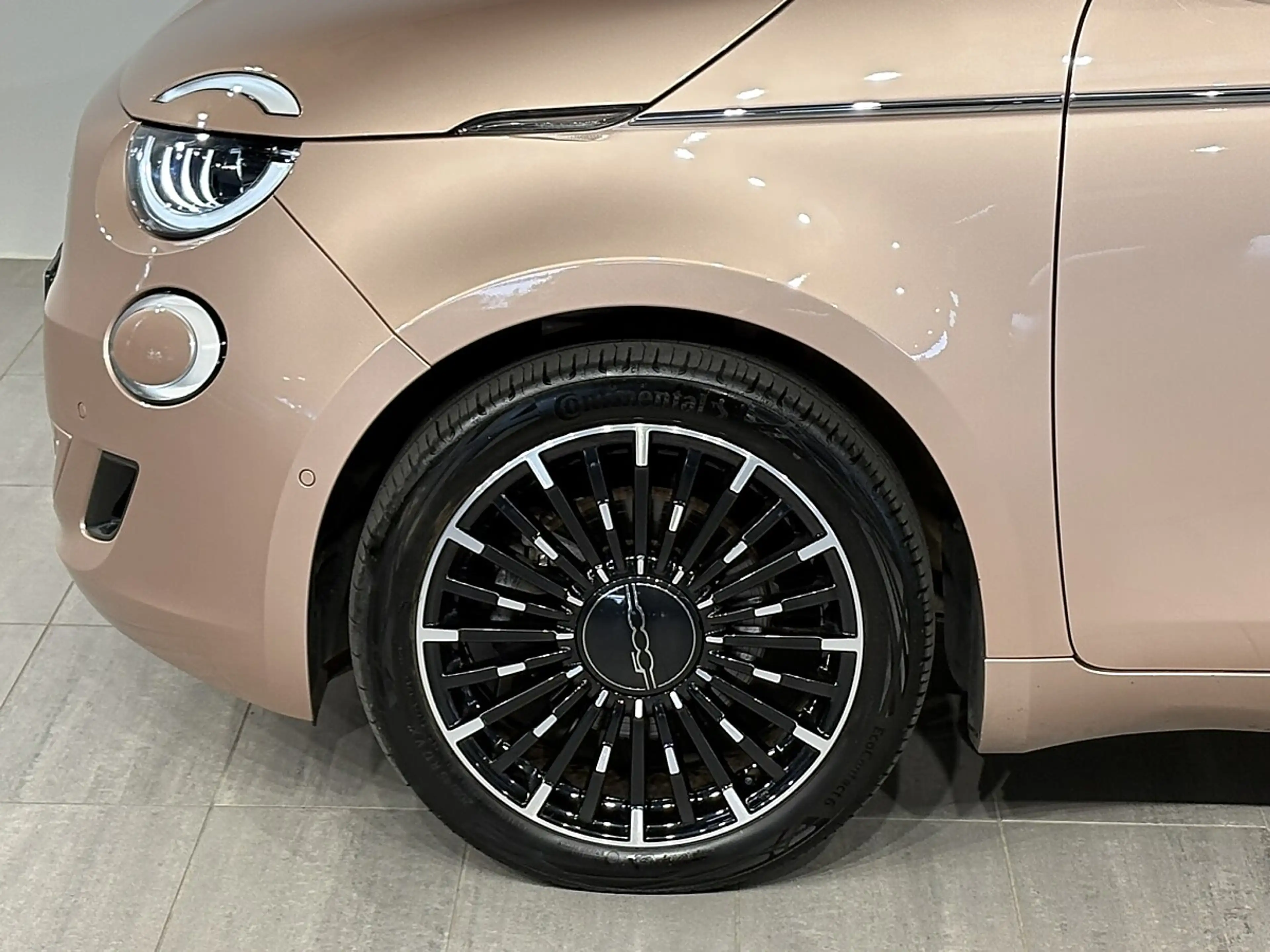 Fiat 500e 500 Elektro La Prima 3+1 42 kWh — photo 5