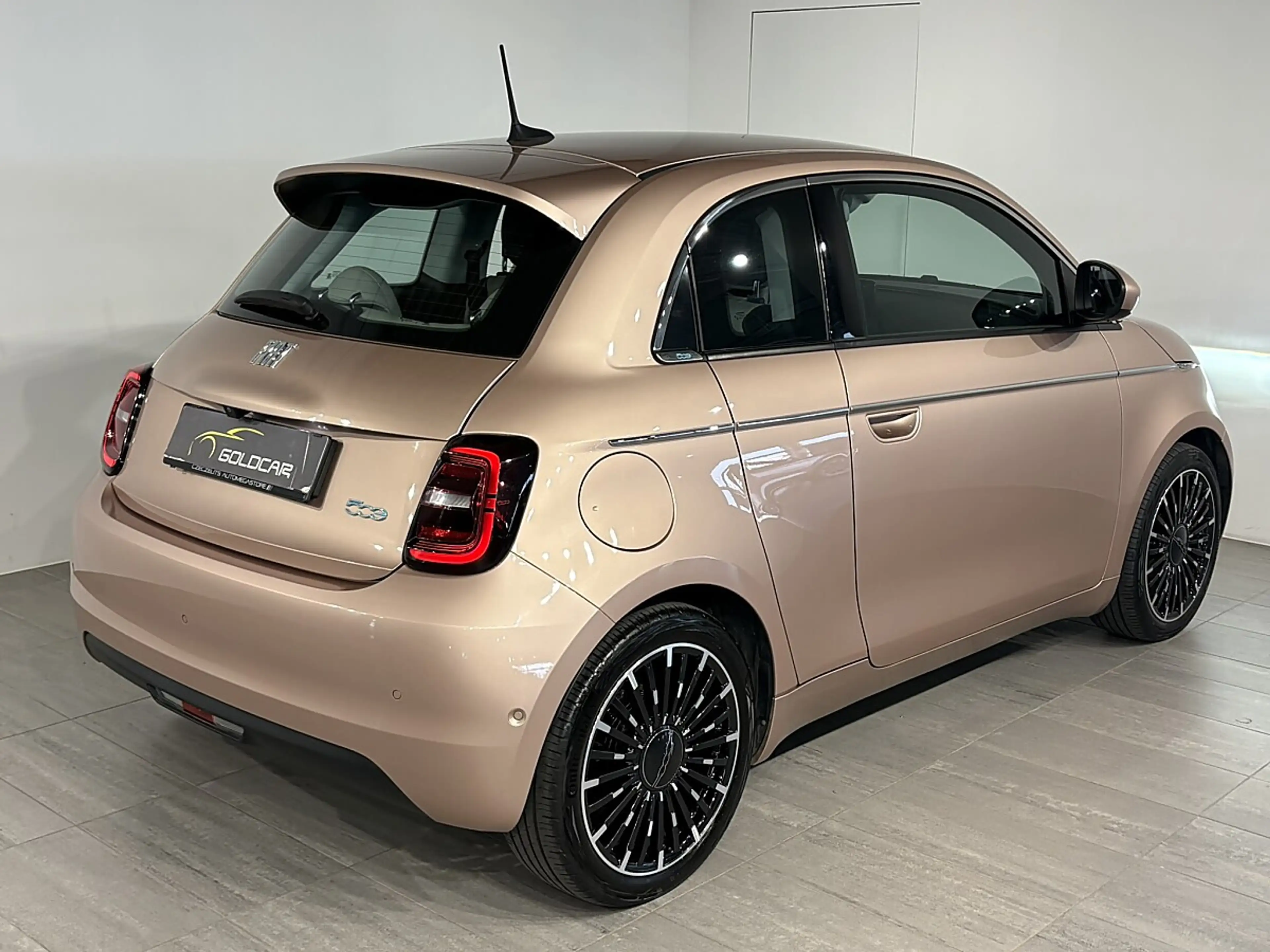 Fiat 500e 500 Elektro La Prima 3+1 42 kWh — photo 8