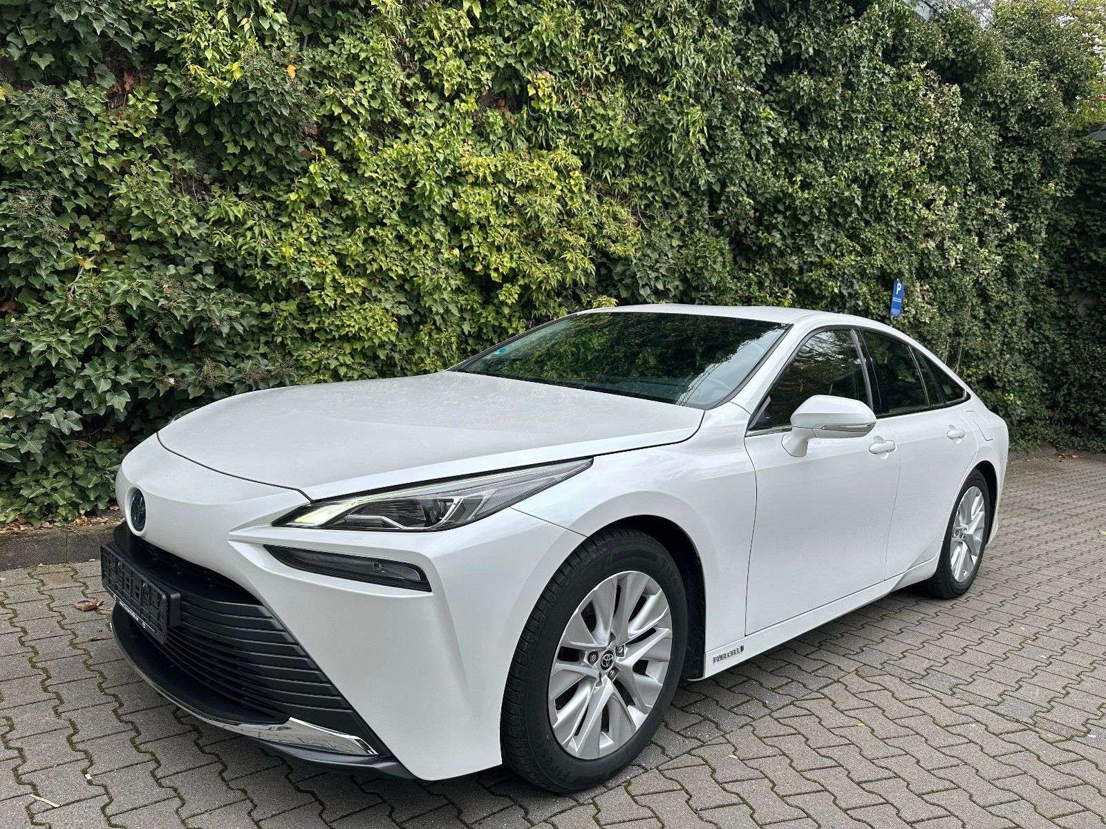 Second hand Toyota Mirai 