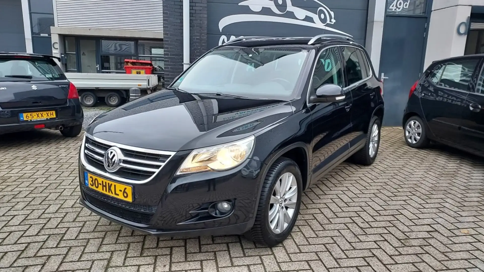 Volkswagen Tiguan 2.0 TSi Automaat / Leder interieur / nieuwe APK Zwart - 2