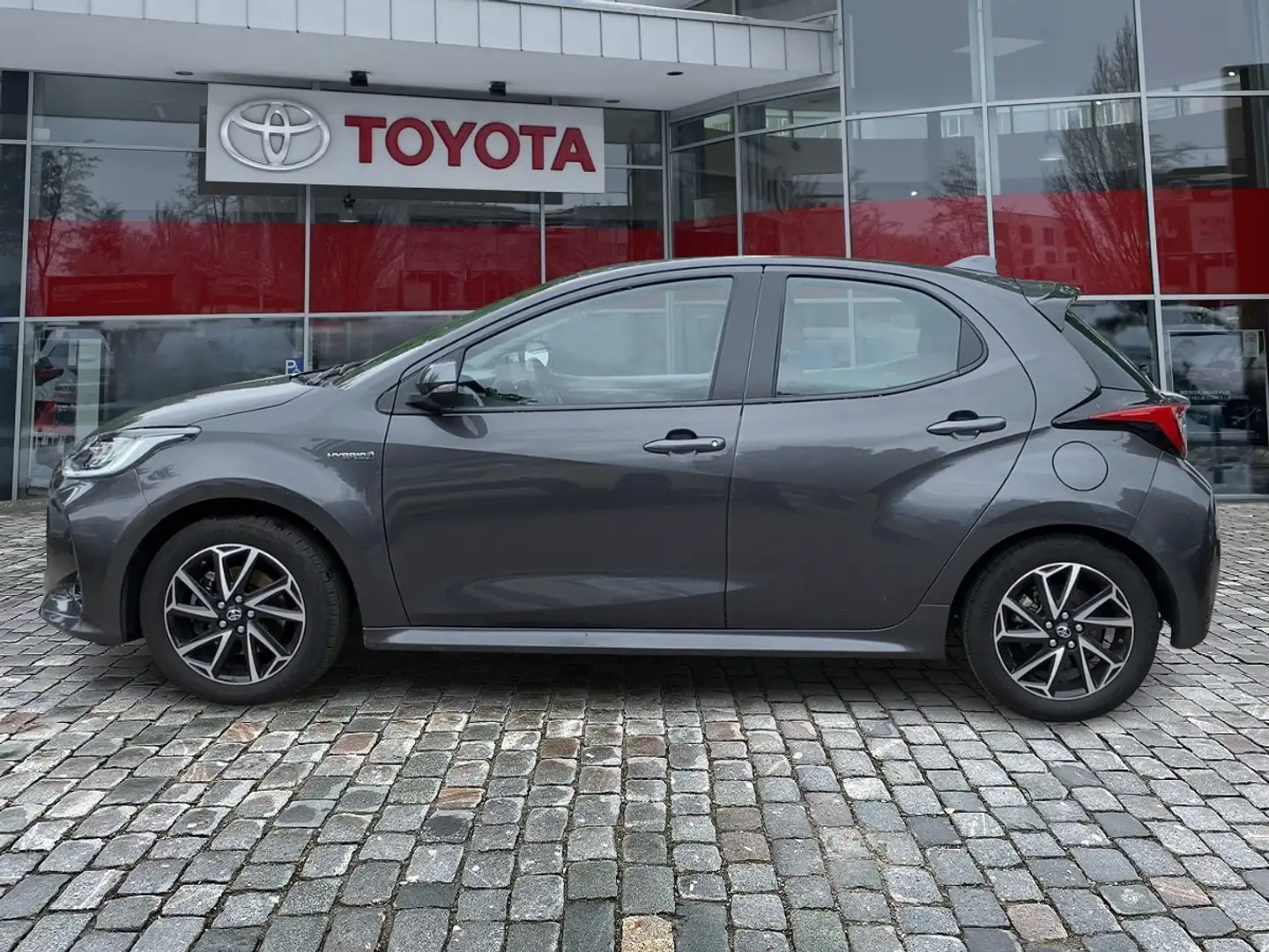 Toyota Yaris 1.5 Club Gris - 2