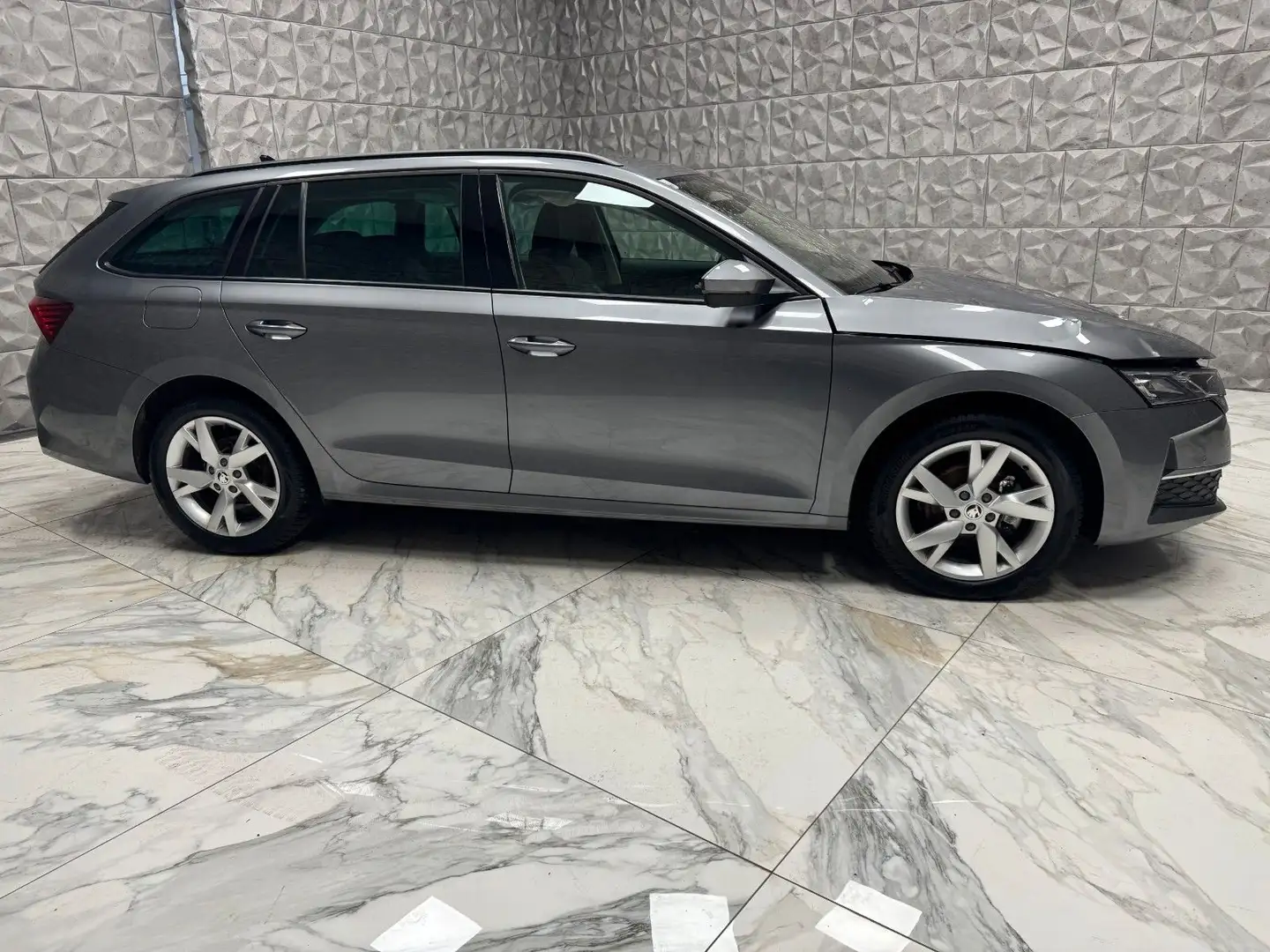 Skoda Octavia Combi 2.0 TDI 110 kW Selection Grau - 2