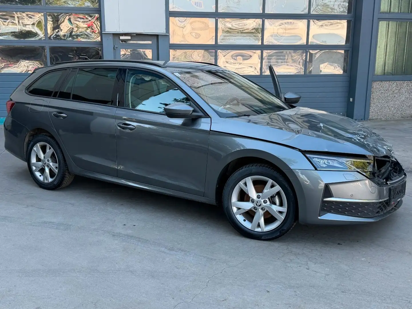 Skoda Octavia Combi 2.0 TDI 110 kW Selection Grau - 1