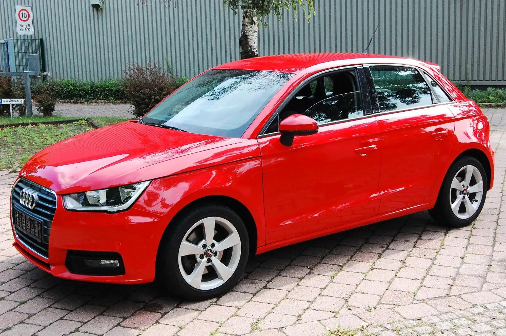 Audi A1 Sportback Sport 1,4TFSI-125PS. Navi,Sitzheizu Rood - 1
