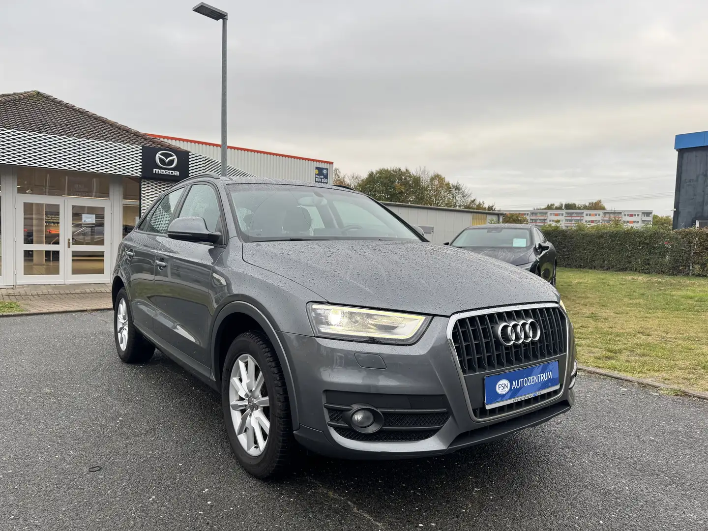 Audi Q3 2.0 TDI AHK Einparkhilfe Xenon Grau - 2