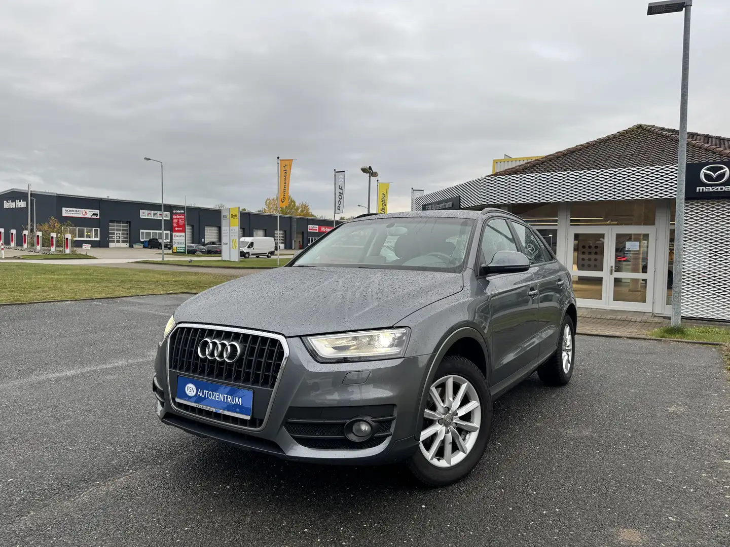 Audi Q3 2.0 TDI AHK Einparkhilfe Xenon Grau - 1