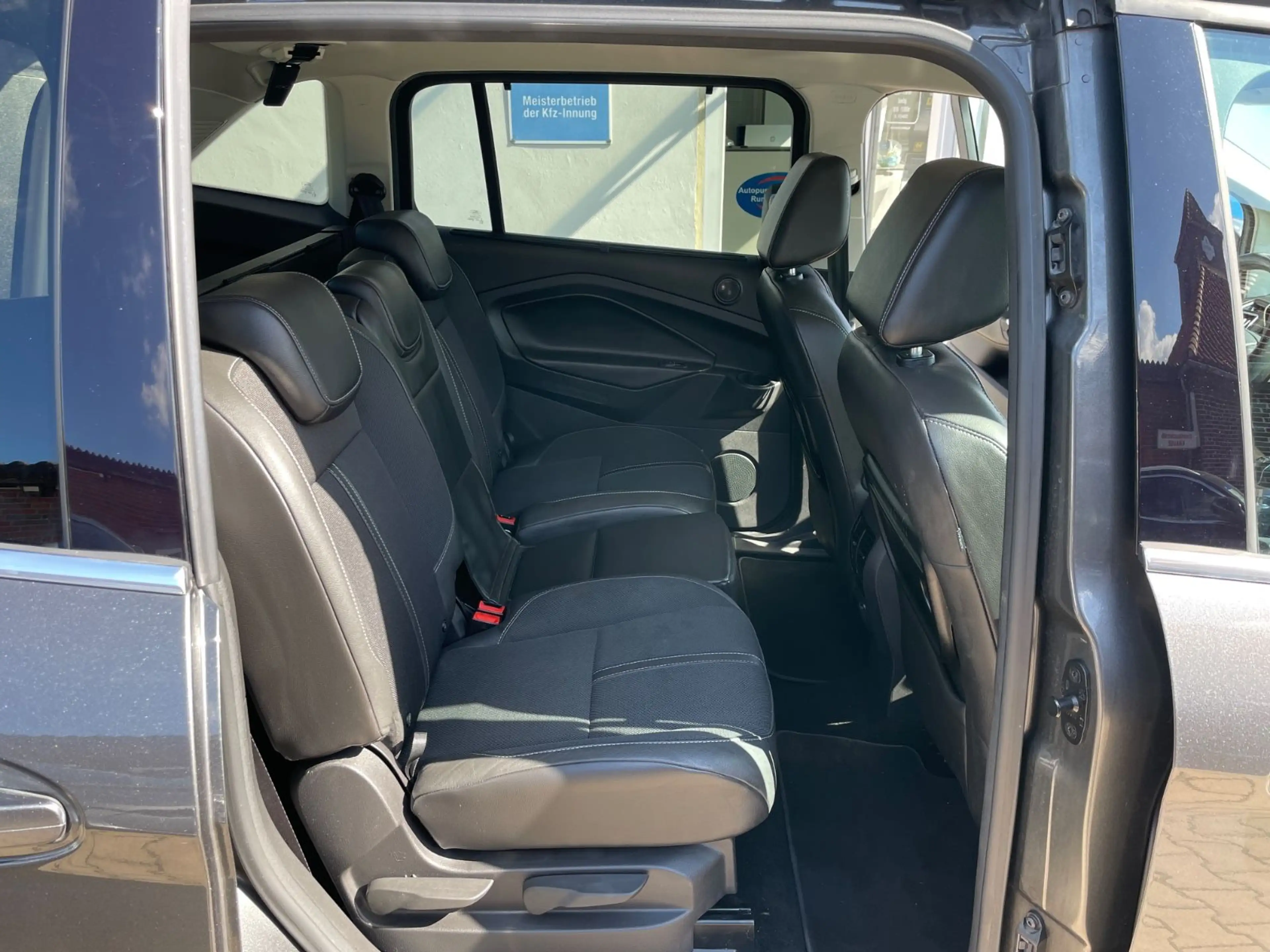 Ford Grand C-Max Titanium aus 2.Hand TÜV-AU NEU — photo 14