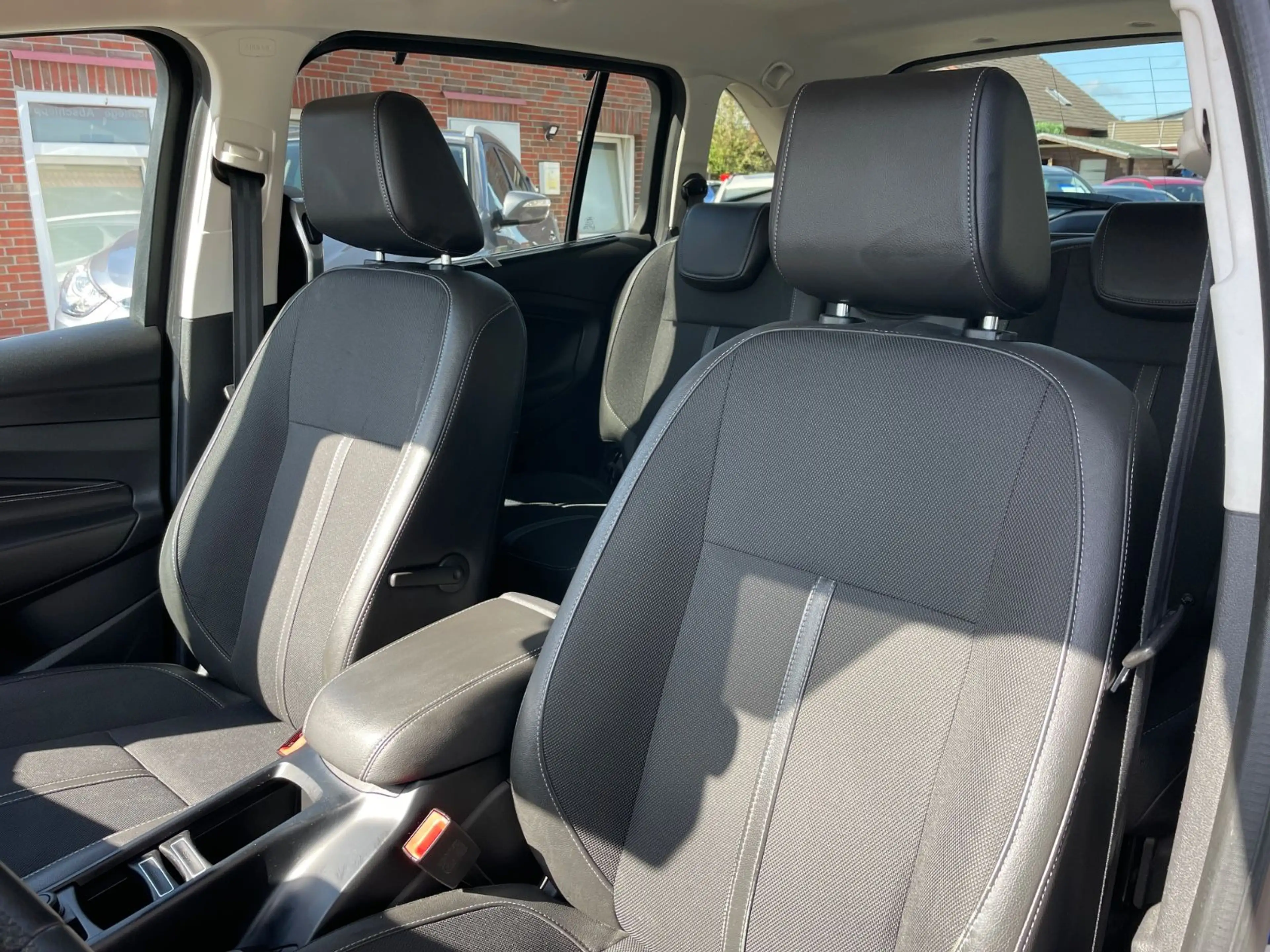 Ford Grand C-Max Titanium aus 2.Hand TÜV-AU NEU — photo 9