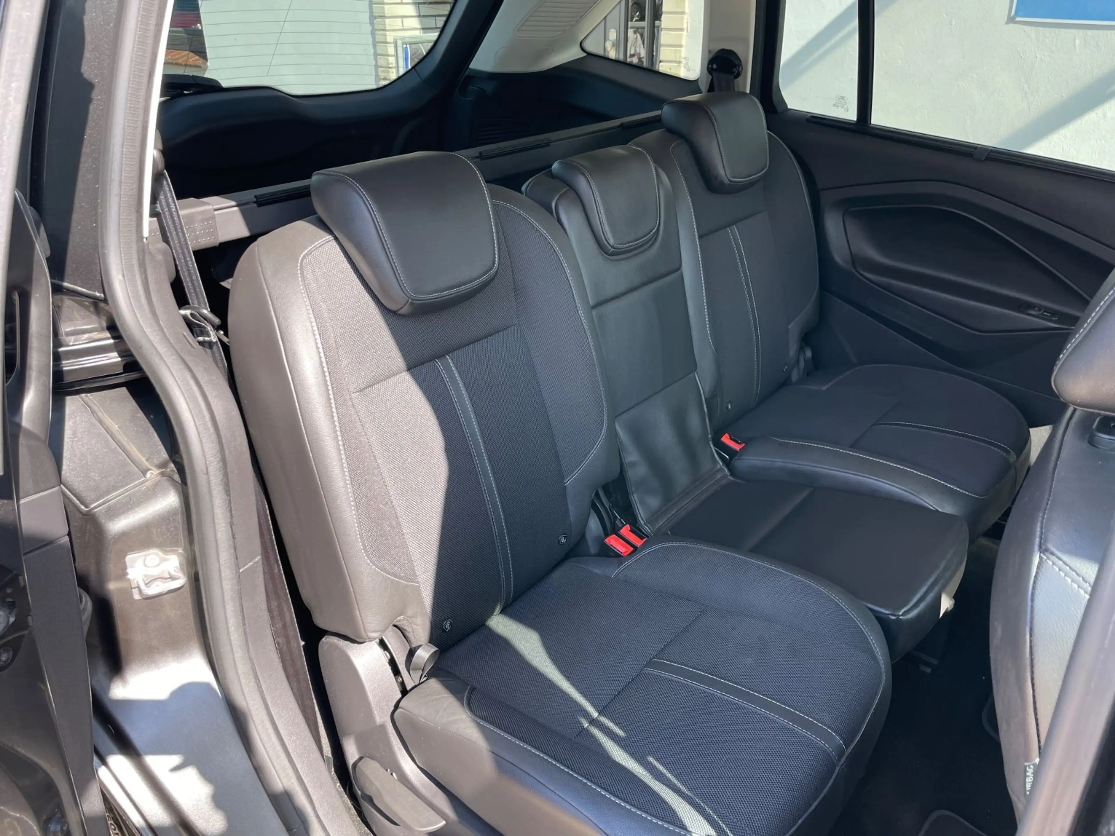 Ford Grand C-Max Titanium aus 2.Hand TÜV-AU NEU — photo 15