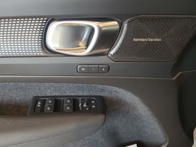 Volvo XC40 view 9