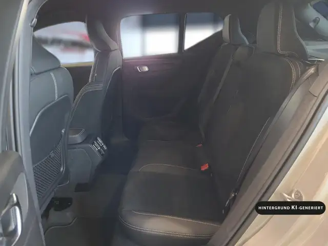 Volvo XC40 view 15