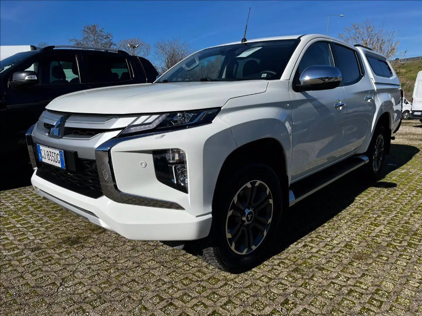 Mitsubishi L200 d.cab 2.3d Diamond 4wd 150cv auto Blanco - 1