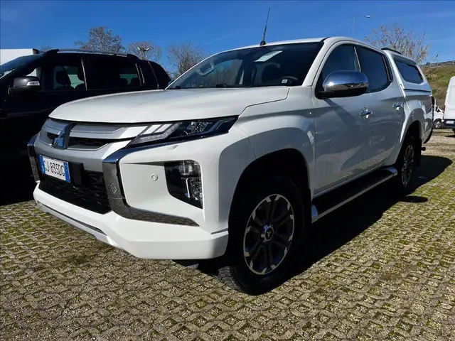 Mitsubishi L200 d.cab 2.3d Diamond 4wd 150cv auto