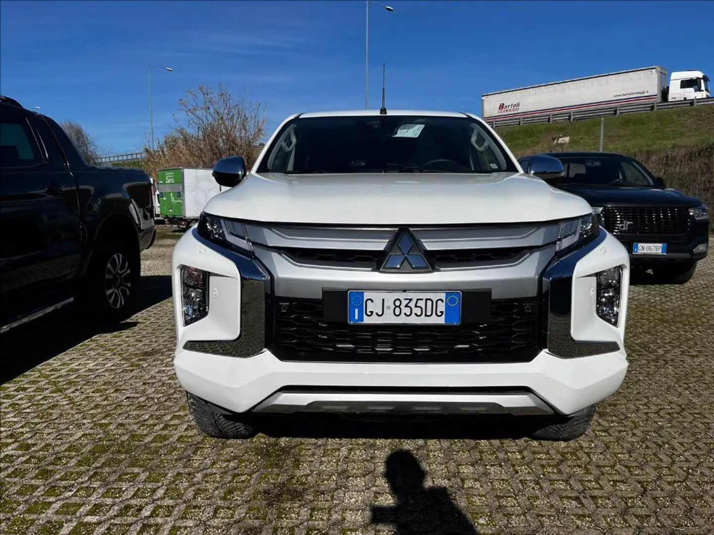 Mitsubishi L200 d.cab 2.3d Diamond 4wd 150cv auto Blanco - 2