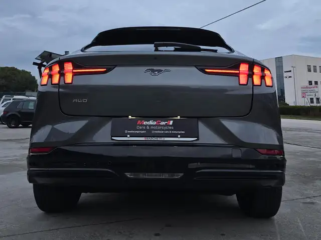 Ford Mustang Mustang Mach-e extended range awd 351cv
