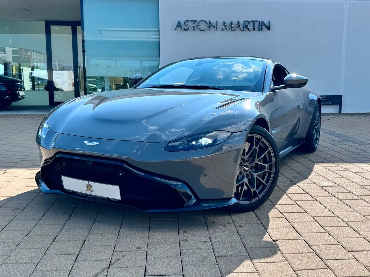 Aston Martin V8