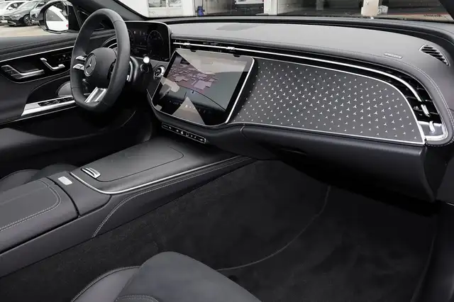 Mercedes-Benz E-Class view 8