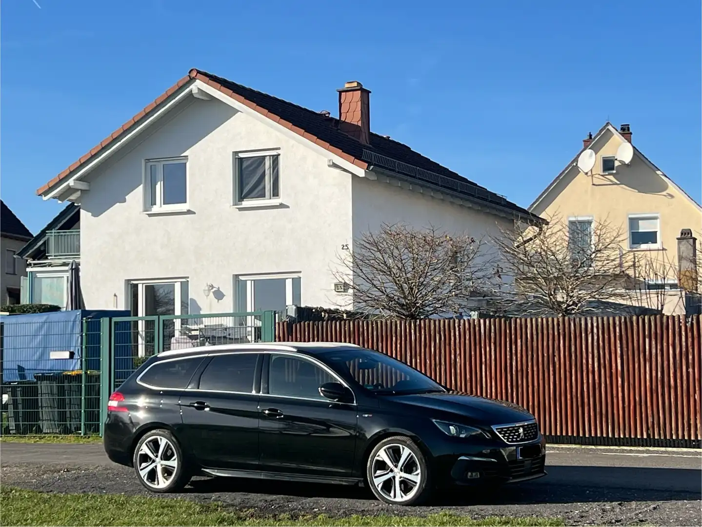Peugeot 308 Peugeot 308GT SW BlueHDi GT 180 Break FAP Pano GT Schwarz - 1