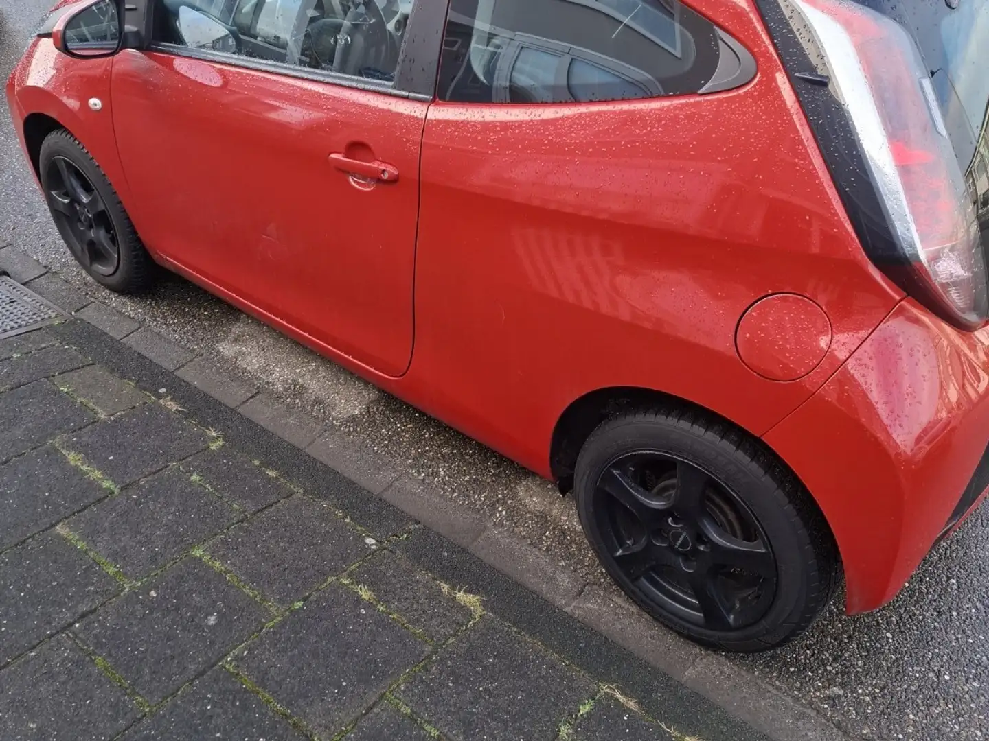 Toyota Aygo 1.0 VVT-i x Rood - 1