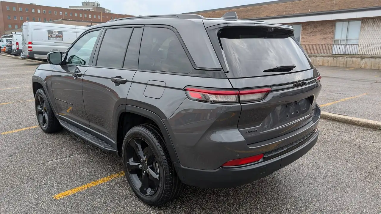 Jeep Grand Cherokee снимка Jeep Grand Cherokee