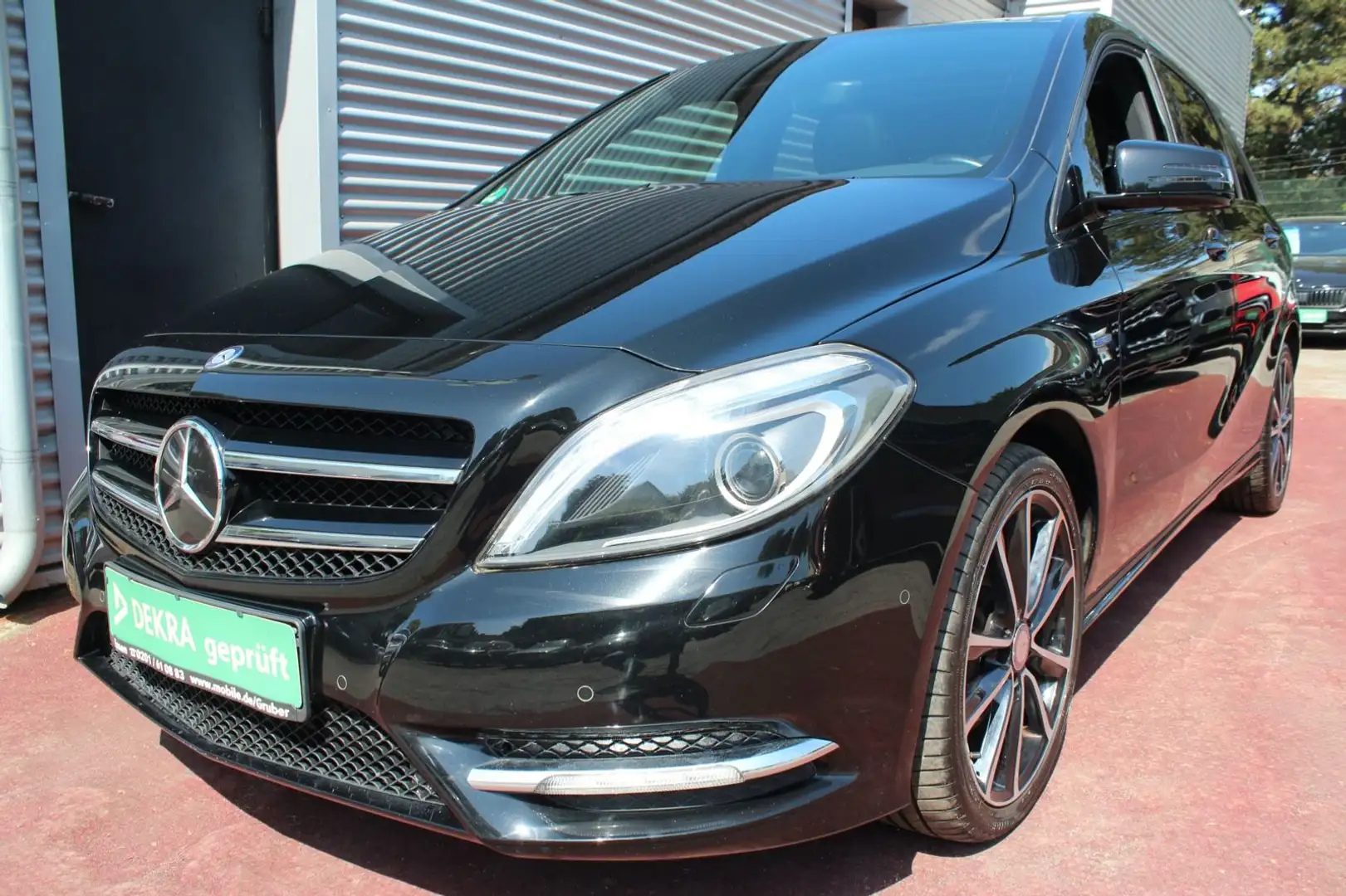 Mercedes-Benz B 200 EDITION 1 SPORTPAKET KLIMA+SD NAVI NIGHT Schwarz - 1