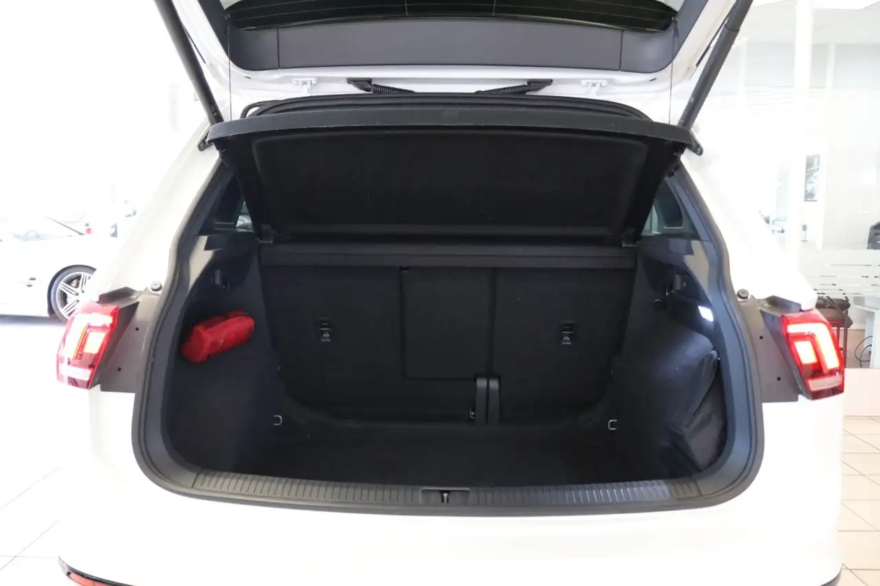 2022 Volkswagen Tiguan 4M R-Line Black Style STHZ 360 Matrix Pan, photograph 8