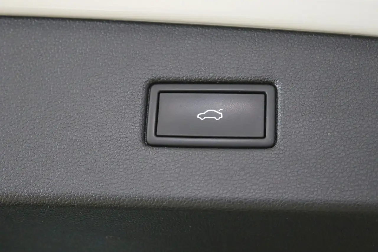 2022 Volkswagen Tiguan 4M R-Line Black Style STHZ 360 Matrix Pan, photograph 7