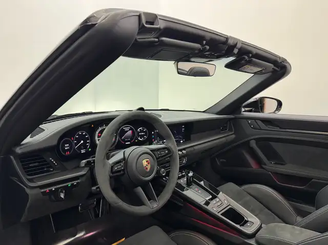 Porsche 911 view 13