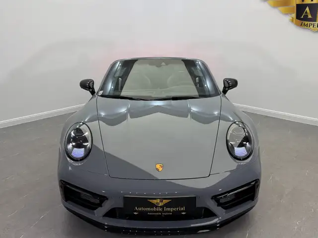 Porsche 911 view 5