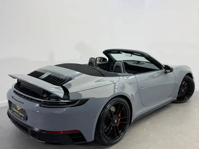 Porsche 911 view 4