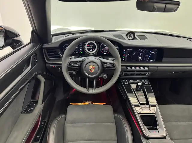 Porsche 911 view 10