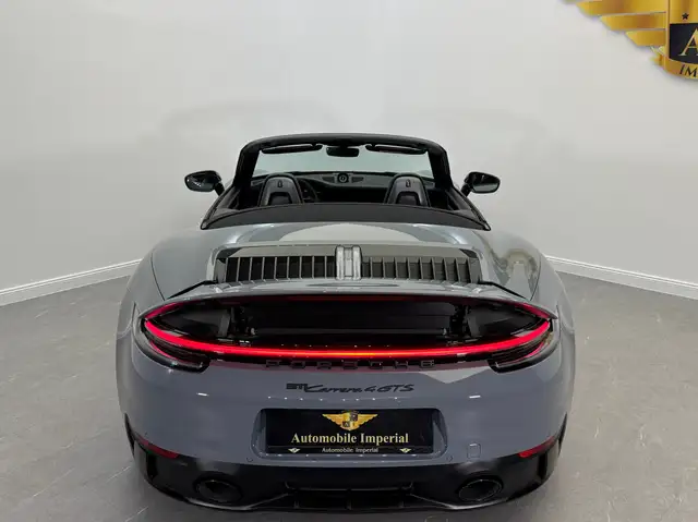 Porsche 911 view 6