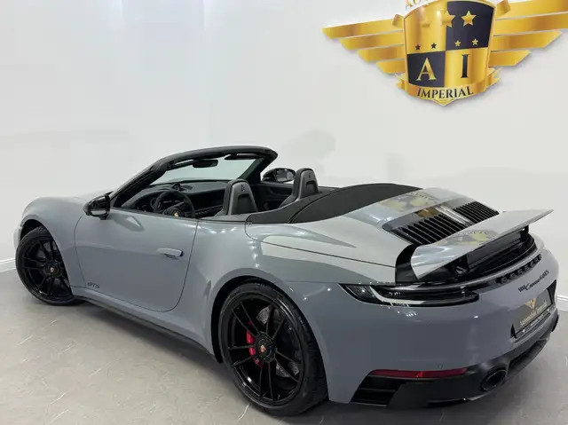 Porsche 911 view 3
