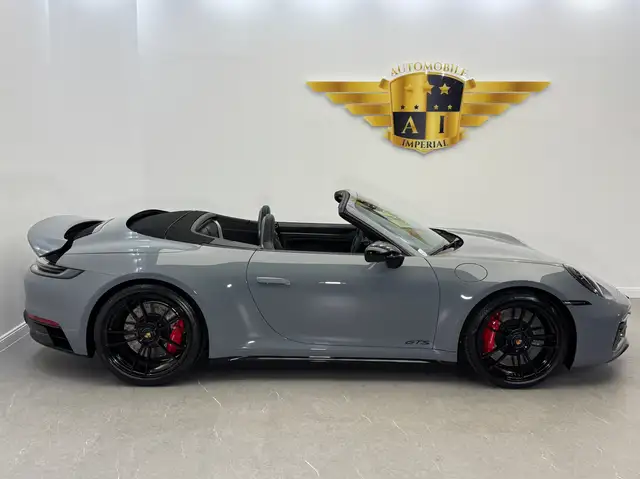 Porsche 911 view 8