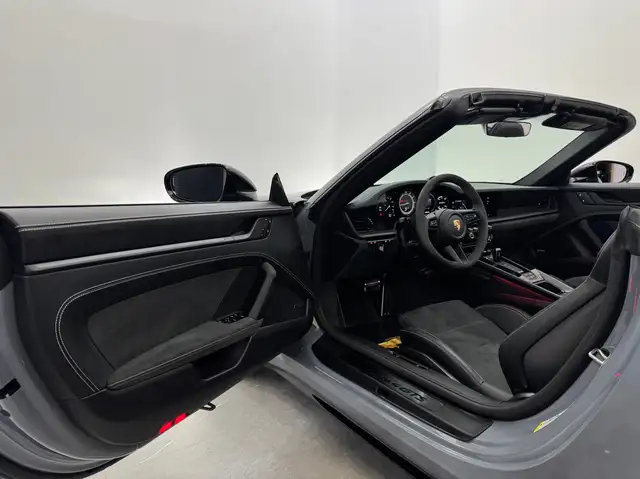 Porsche 911 view 11