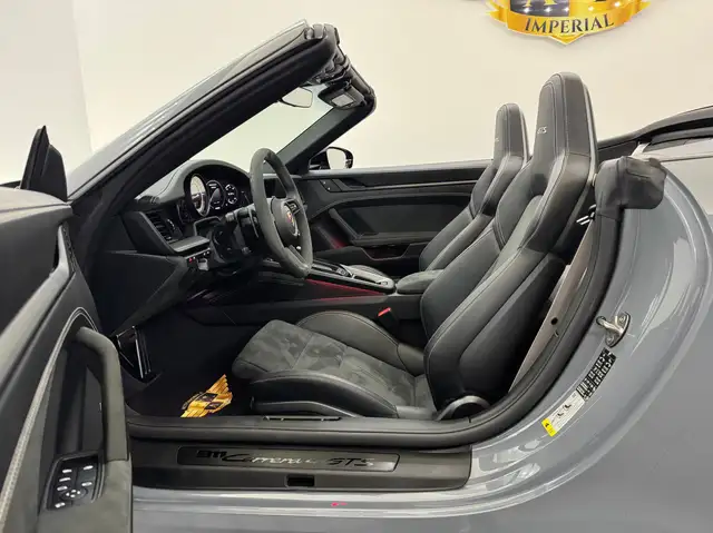Porsche 911 view 12