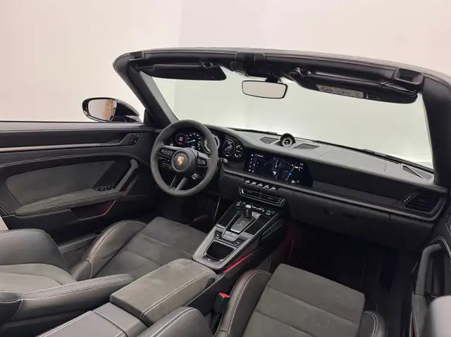 Porsche 911 view 9