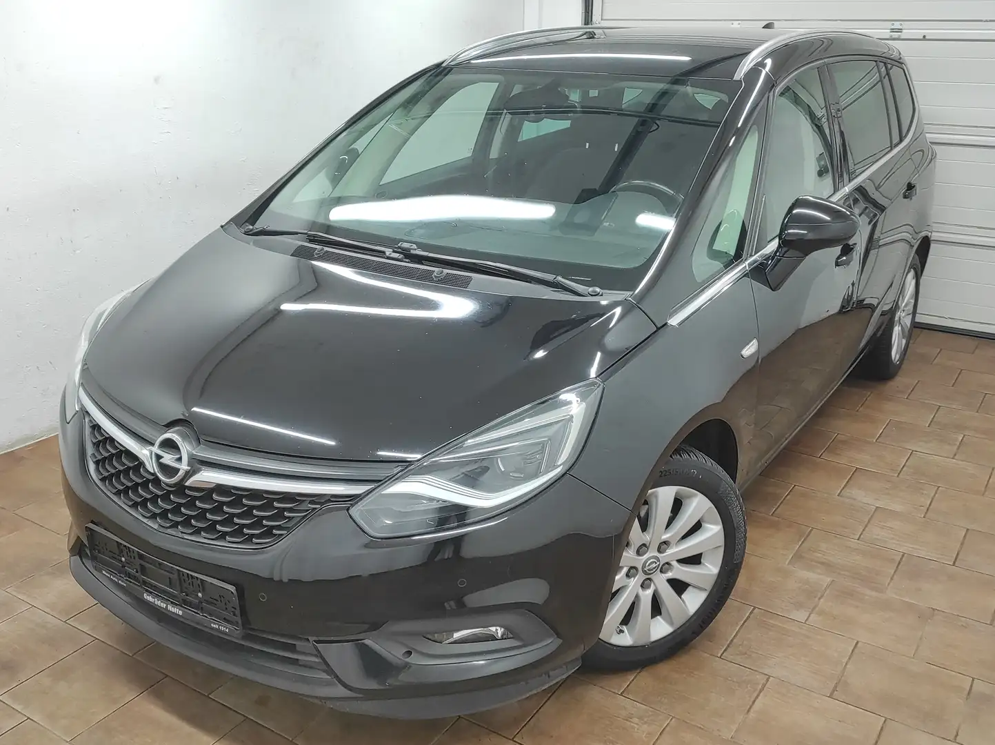 Opel Zafira Tourer C TOURER 1.6 EURO-6 KAMERA BC TEMP KLIMAA NAVI LED Schwarz - 1
