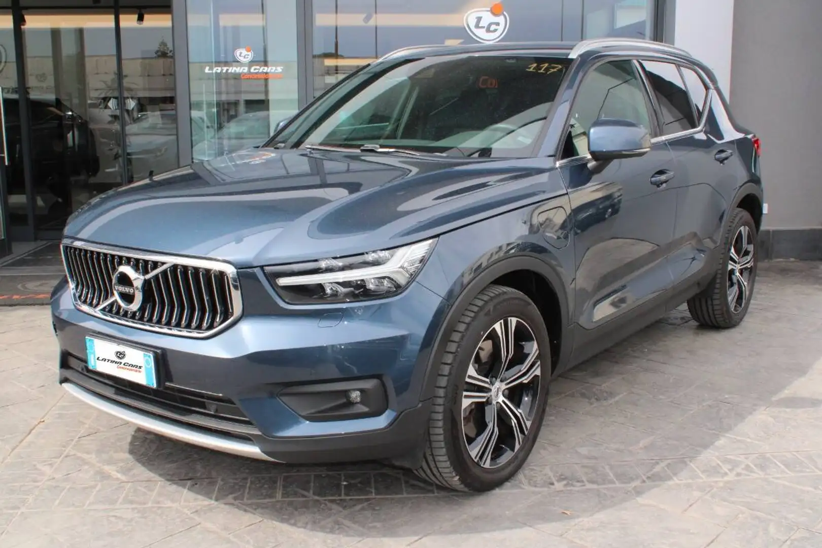Volvo XC40 1.5 t4 phev Inscription automatica con CarPlay Синій - 1