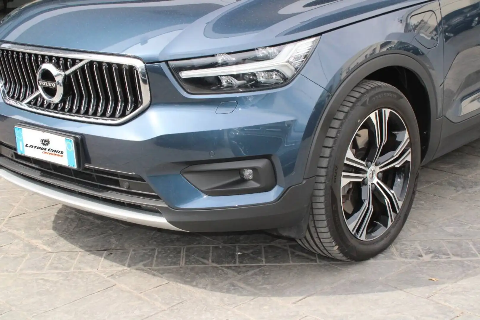 Volvo XC40 1.5 t4 phev Inscription automatica con CarPlay Синій - 2