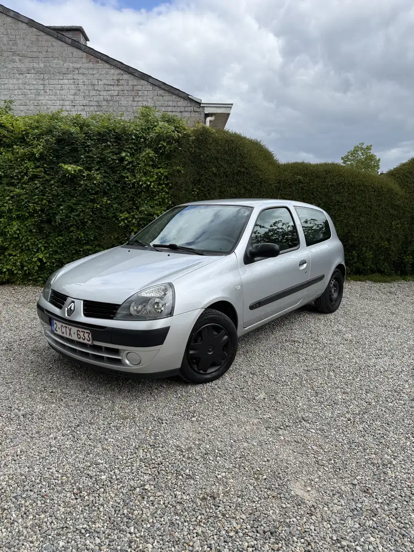 Renault Clio 1.2 Campus Gris - 1