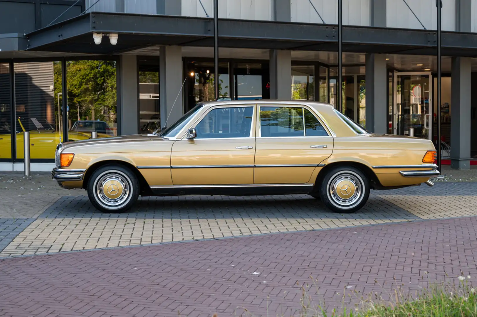 Mercedes-Benz S 280 SE Amarillo - 2