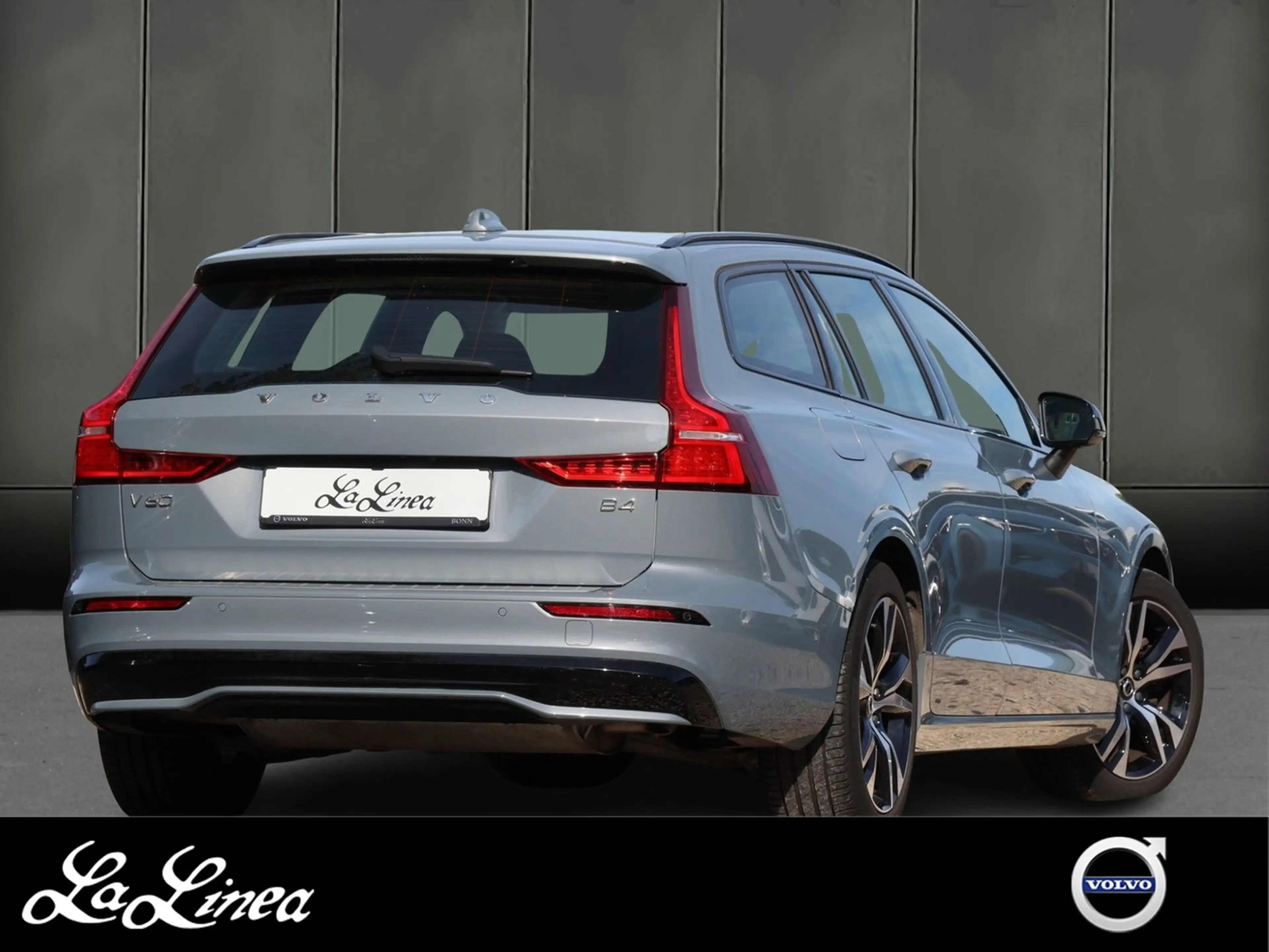 Volvo V60 B4 Benzin Plus Dark Aut. Navi*PDC*LED — photo 2