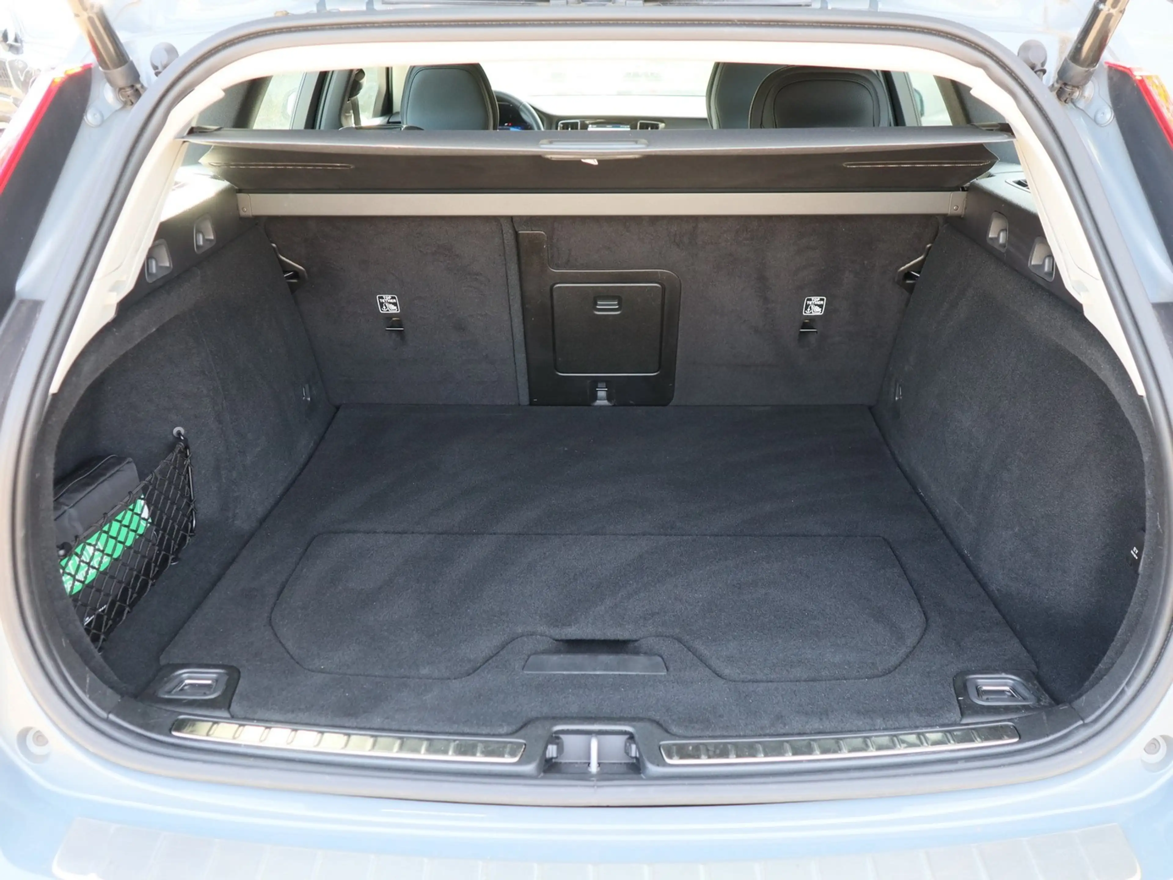 Volvo V60 B4 Benzin Plus Dark Aut. Navi*PDC*LED — photo 10